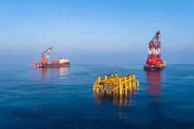 刷新多项亚洲纪录! 海油工程亚洲第一深水导管架海基二号安装就位